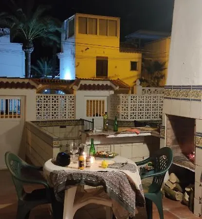 Mi Casita En Con Piscina Comunitaria Y Barbacoa Privada Hébergement de vacances