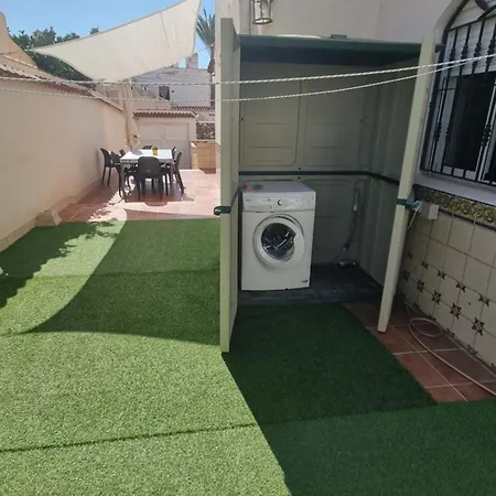 Mi Casita En Con Piscina Comunitaria Y Barbacoa Privada Vakantiehuis Torrevieja